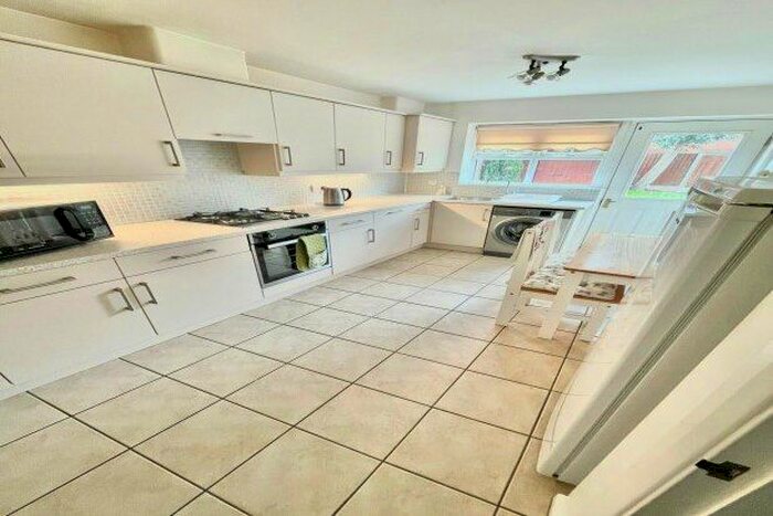 4 Bedroom Property To Rent In Lavender Close, Walsall, WS5