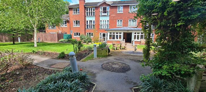 2 Bedroom Flat For Sale In Goodwin Court, EN4