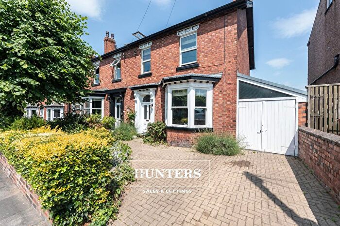 4 Bedroom Semi-Detached House For Sale In Linden Terrace, Pontefract, WF8
