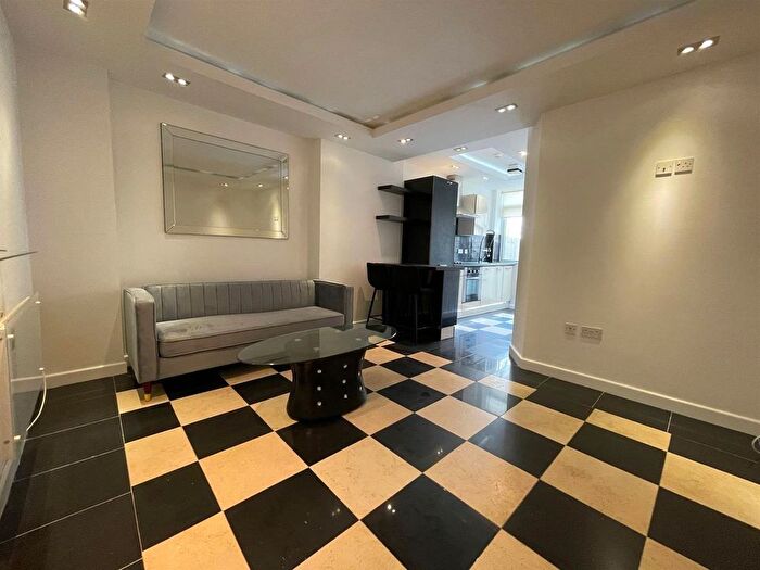 1 Bedroom Flat To Rent In The Parade, Roath, Cardiff, CF24