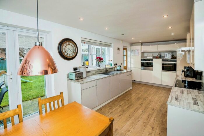 4 Bedroom Detached House For Sale In Cae Gwynn Close, Morda, Oswestry, Shropshire, SY10