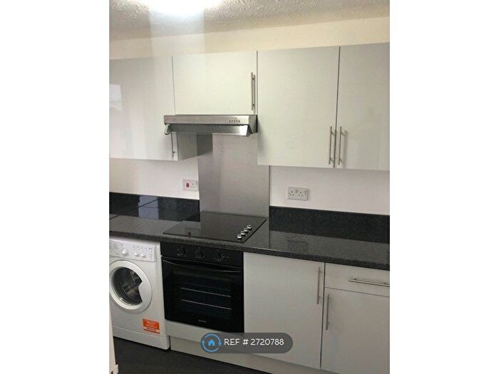 2 Bedroom Flat To Rent In Wingrove Drive, Purfleet-On Thames, RM19