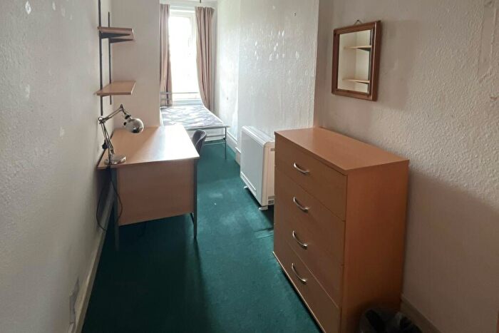 7 Bedroom Terraced House To Rent In Tyndalls Park Road, Top Floor Flat, Clifton, Bristol, BS8