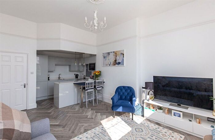 2 Bedroom Flat For Sale In Westbury Road, Westbury-On-Trym, Bristol, BS9