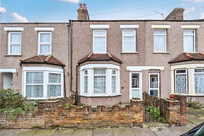 3 Bedroom Terraced House For Sale In Hengist Road, Erith, DA8