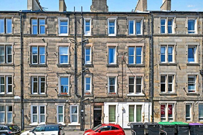 2 Bedroom Flat For Sale In / Waverley Park, Abbeyhill, Edinburgh, EH8