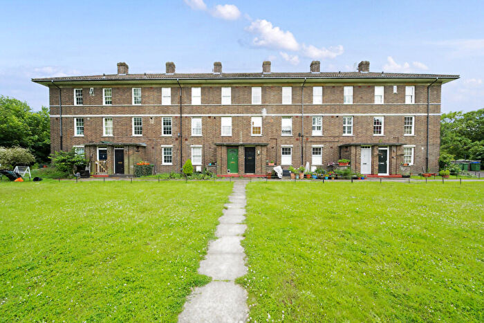 2 Bedroom Maisonette For Sale In Pond Close, Blackheath, London, SE3