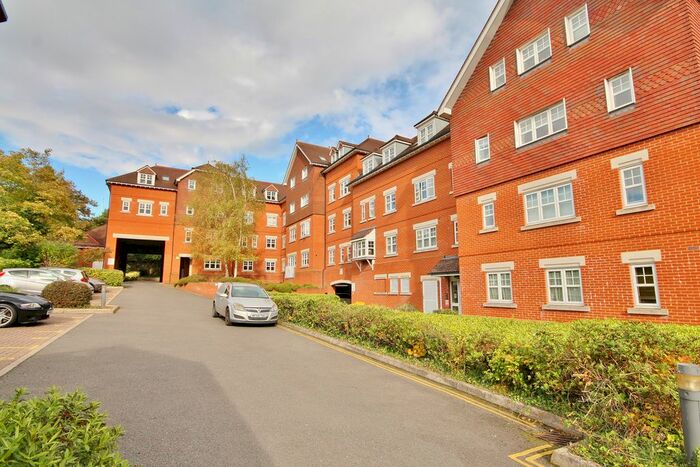2 Bedroom Flat To Rent In Heathside Road, Woking, GU22