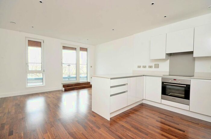 3 Bedroom Flat To Rent In Norman Road, Greenwich, London, SE10