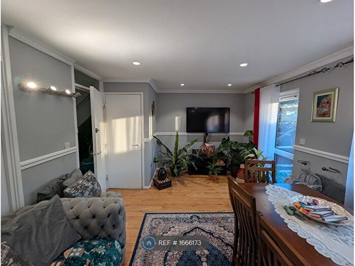 3 Bedroom Terraced House To Rent In Raglan Avenue, Waltham Cross, EN8