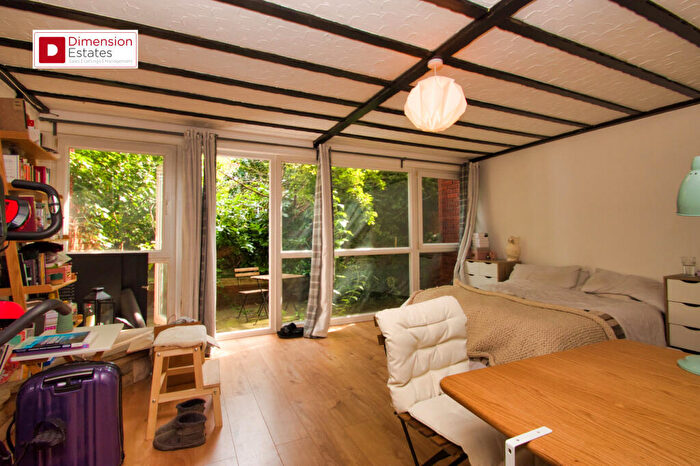 3 Bedroom Maisonette To Rent In Bartholomew Court, Old Street, City Road, Angel, EC1V