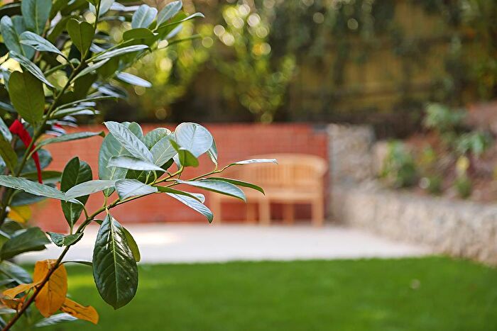 2 Bedroom Apartment For Sale In McLAREN Court, Fetcham, KT22