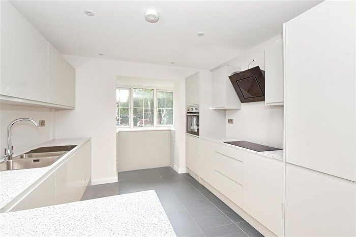 3 Bedroom End Terrace House For Sale In High Street, Headcorn, Ashford, Kent, TN27