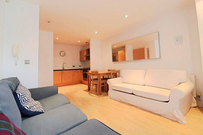 1 Bedroom Flat To Rent In Admiral Court, Brewery Wharf, Leeds, LS10