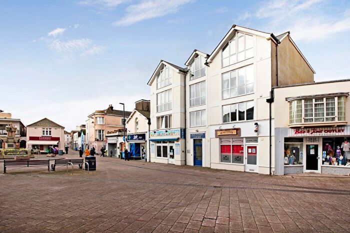 1 Bedroom Flat For Sale In Fountain Court, Little Triangle, TQ14