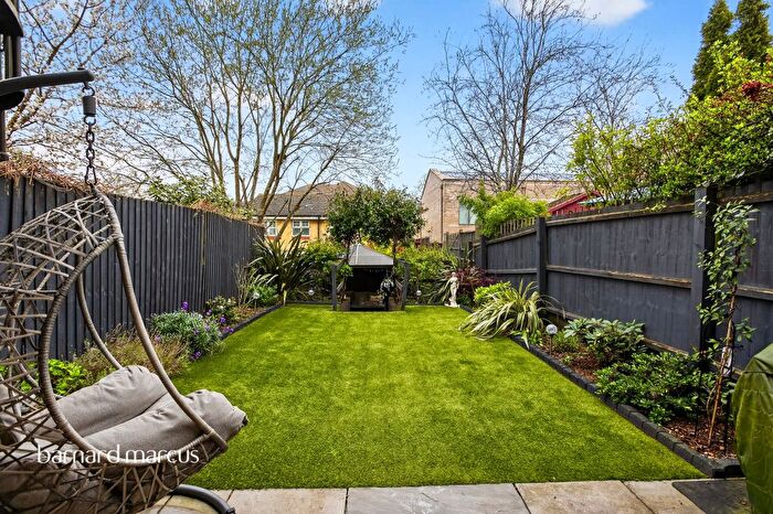 4 Bedroom Terraced House For Sale In Osier Crescent, London, N10