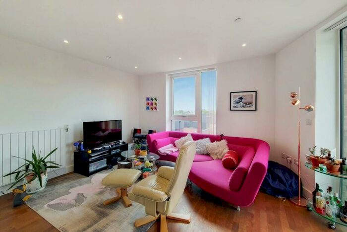 2 Bedroom Flat To Rent In Duncombe House, Woolwich Riverside, London, SE18