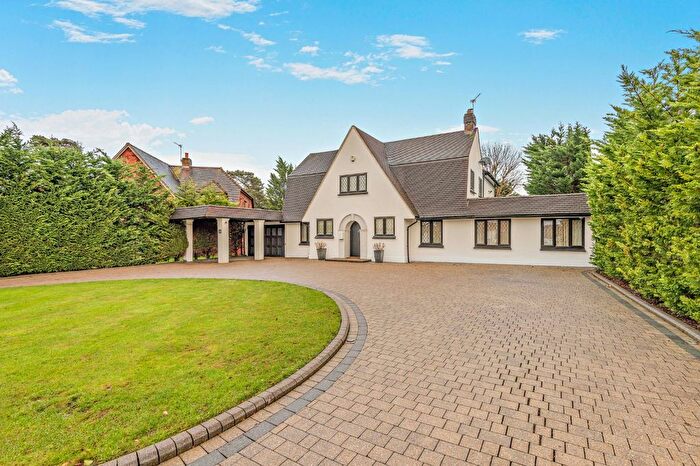 4 Bedroom Detached House For Sale In Meadow Way, Orpington, Bromley, BR6