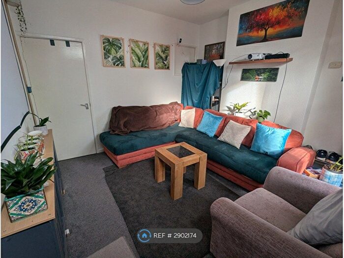 3 Bedroom End Terrace House To Rent In Leighton St, Nottingham, NG3