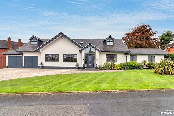 6 Bedroom Detached House For Sale In Stencills Road, Walsall, WS4