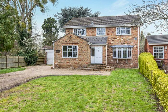 4 Bedroom Detached House To Rent In The Paddock, Datchet, Slough, SL3