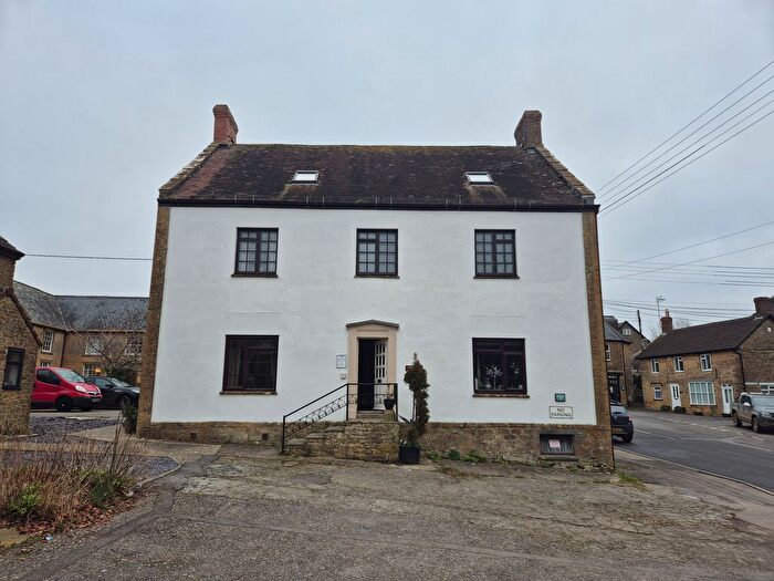 1 Bedroom Flat To Rent In Moorlands Road, Merriott, Somerset, TA16