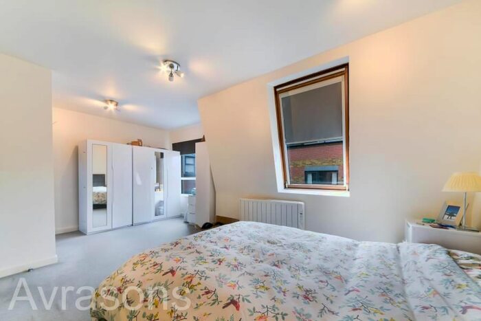 2 Bedroom Flat To Rent In Hackford Road, London, SW9