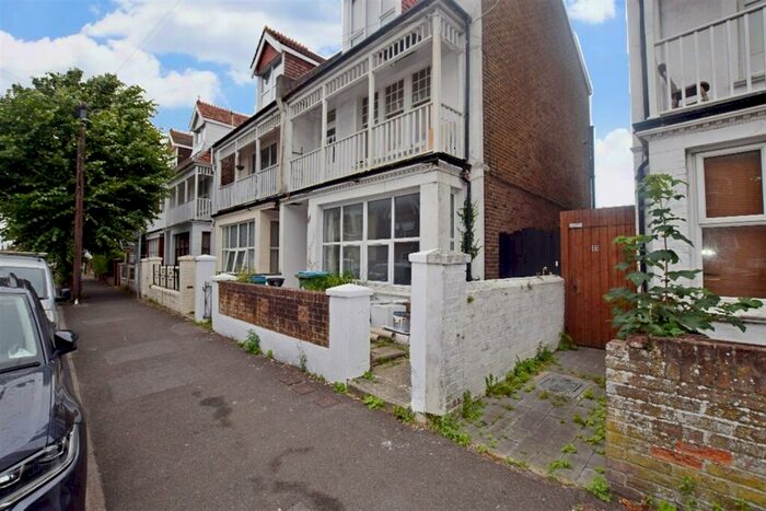 Flat To Rent In Canada Grove, Bognor Regis, PO21