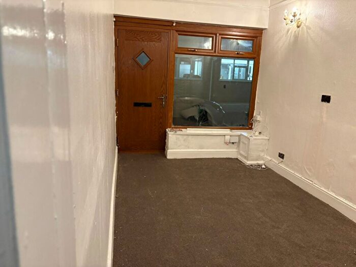 2 Bedroom House To Rent In Manchester Road, Sheffield, S36