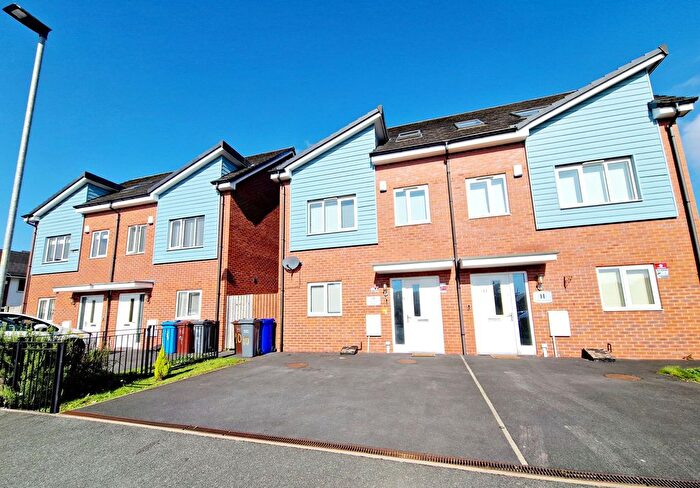 4 Bedroom Semi-Detached House To Rent In Carmody Close, Manchester, M40