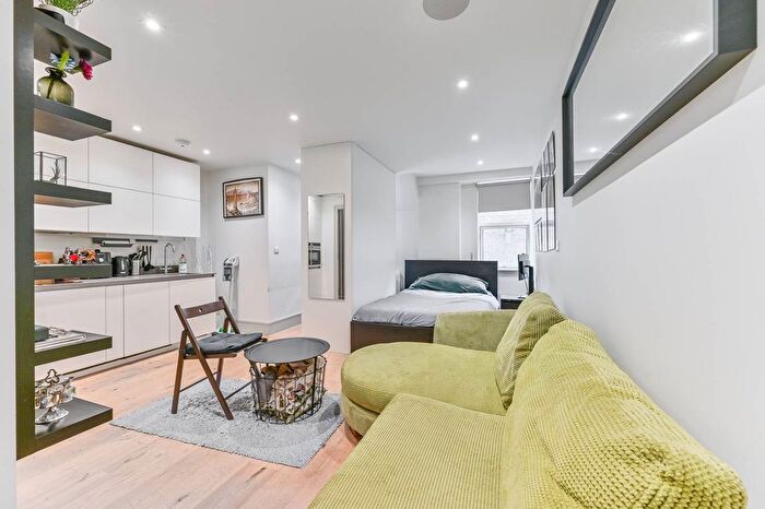Studio To Rent In Crown Hill, Croydon, CR0