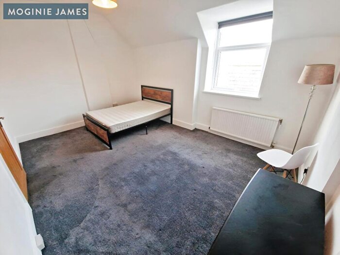 3 Bedroom Flat To Rent In City Road, Roath, CF24