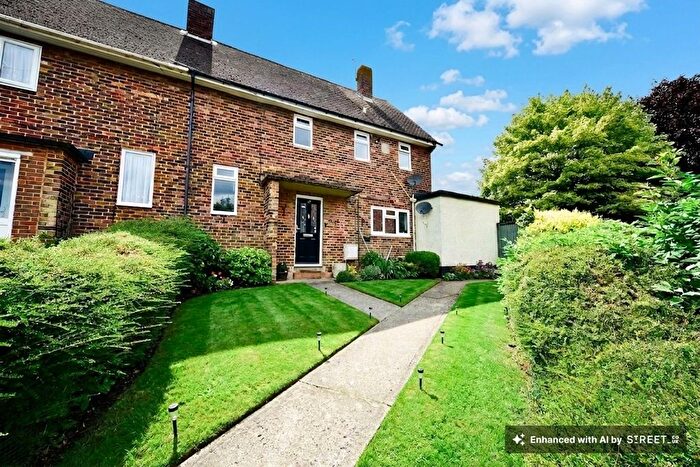 3 Bedroom Semi-Detached House For Sale In Brooklands Road, Larkfield, ME20