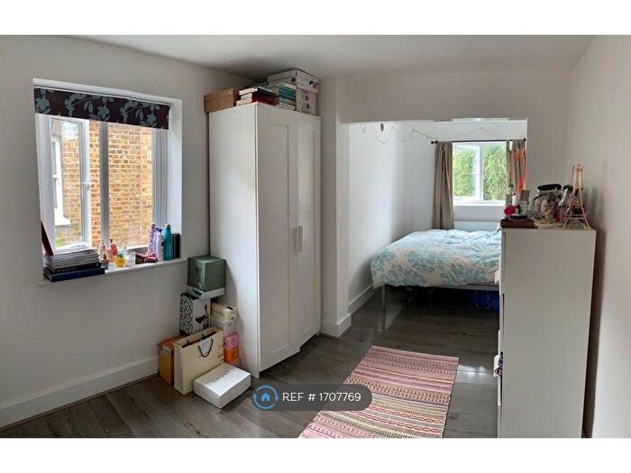 2 Bedroom Flat To Rent In Fraser Street, Chiswick, W4