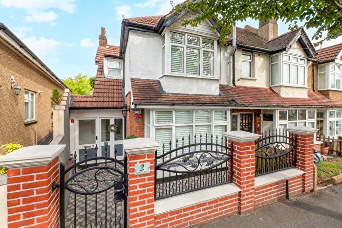 2 Bedroom End Of Terrace House For Sale In Gordon Road, Carshalton, SM5