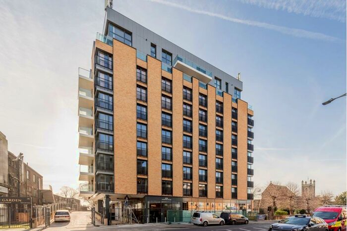 3 Bedroom Flat To Rent In High Road, Ilford, IG1