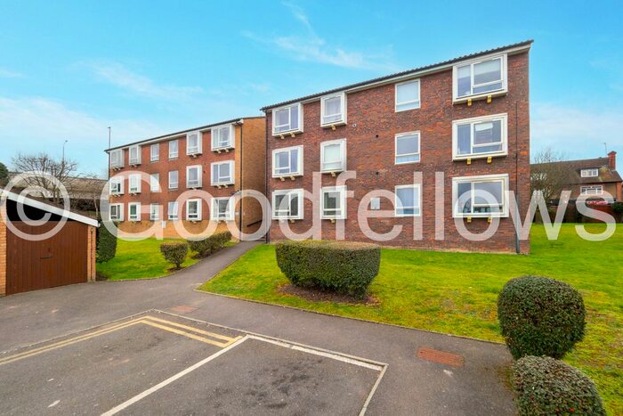 2 Bedroom Flat To Rent In Station Approach, Cheam, Sutton, SM2