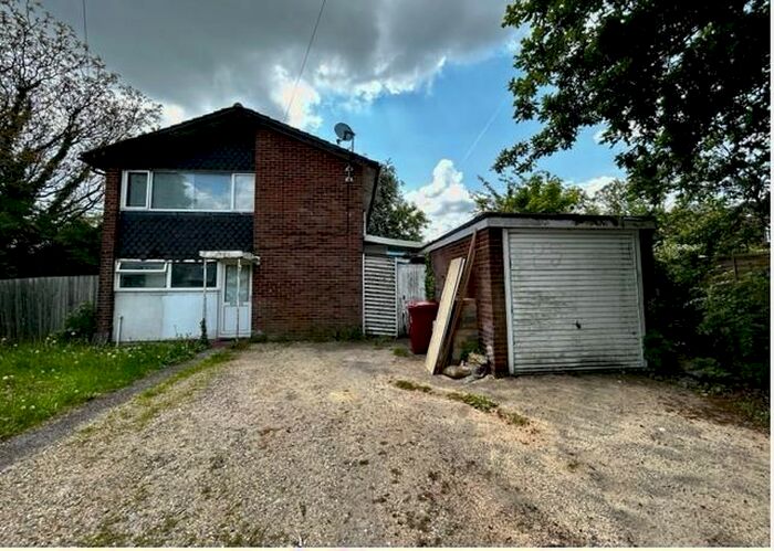 3 Bedroom Detached House To Rent In Slough, Berkshire, SL1