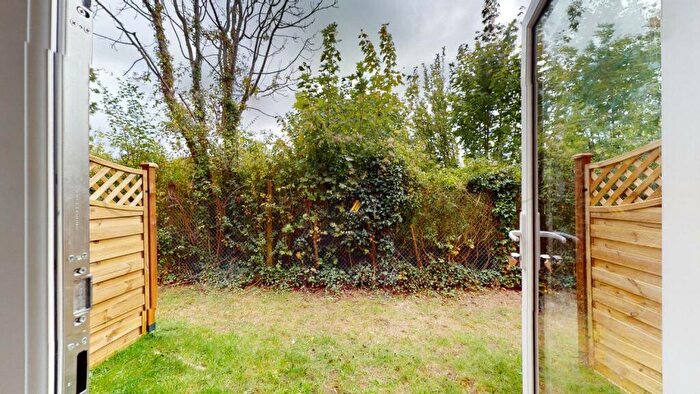 1 Bedroom Flat To Rent In Coronation Road, Basingstoke, RG21