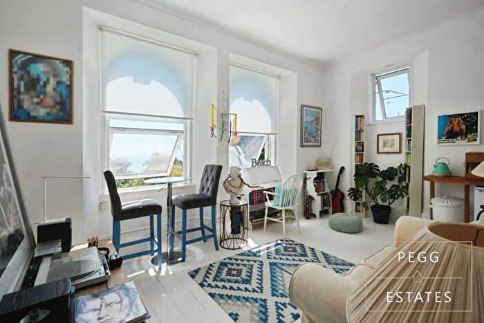 1 Bedroom Flat For Sale In Villa Paradiso, Torquay, TQ1