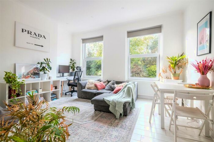 3 Bedroom Apartment To Rent In Dulwich Road, London, SE24