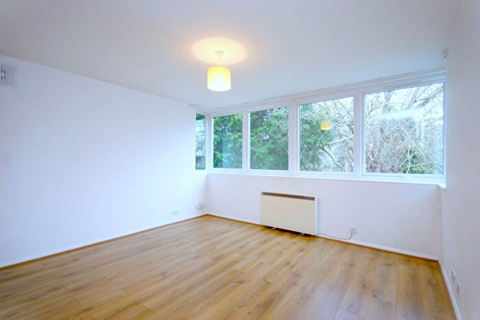 1 Bedroom Flat To Rent In Beckenham Grove, Shortlands, Bromley, BR2
