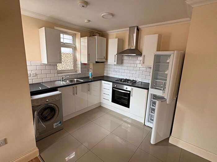 2 Bedroom Flat To Rent In Whitton Road, Hounslow, TW3