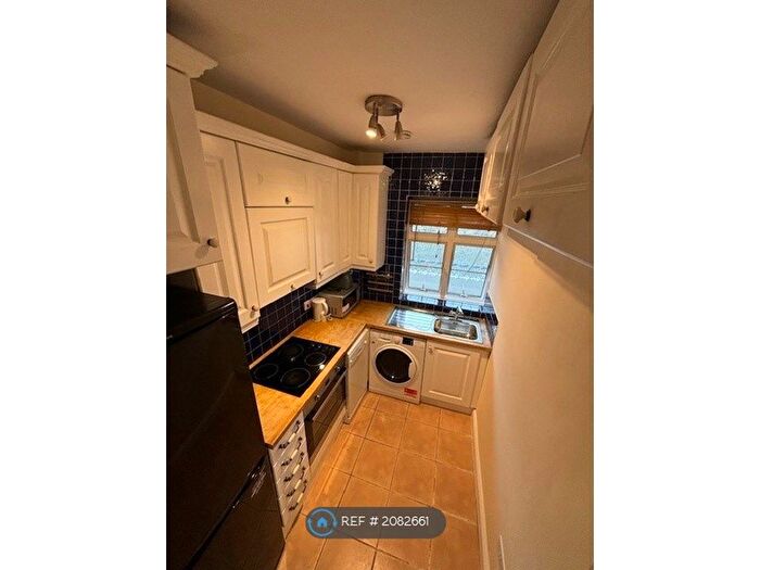 3 Bedroom Flat To Rent In Old Brompton Road, London, SW5