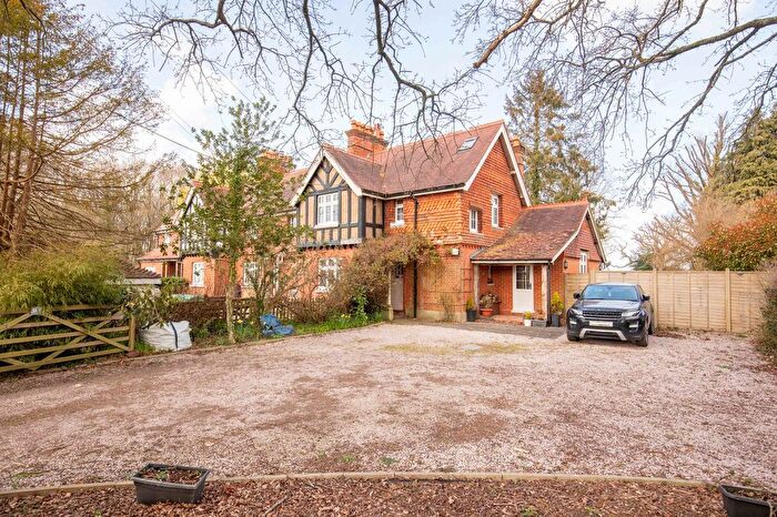 3 Bedroom End Of Terrace House For Sale In Dowlands Lane, Copthorne, RH10