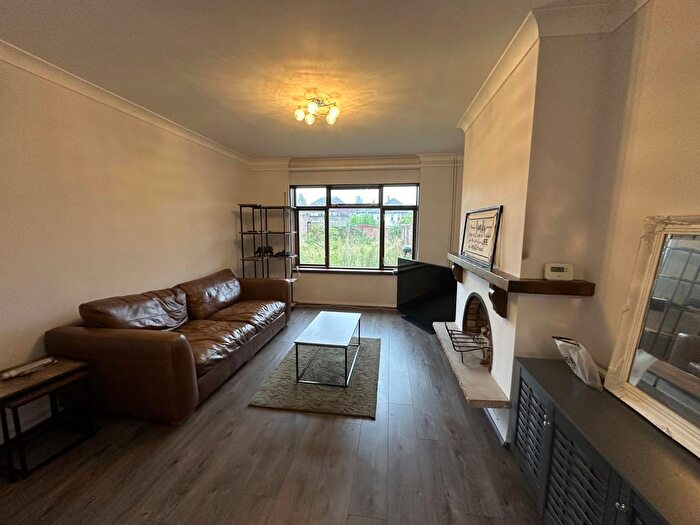 3 Bedroom Semi-Detached House To Rent In Overton Road, London, N14