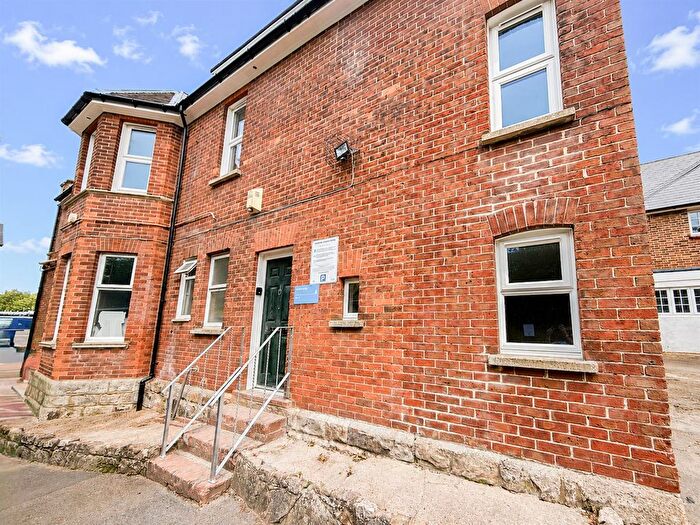 2 Bedroom Flat To Rent In Crowborough Hill, Crowborough, TN6