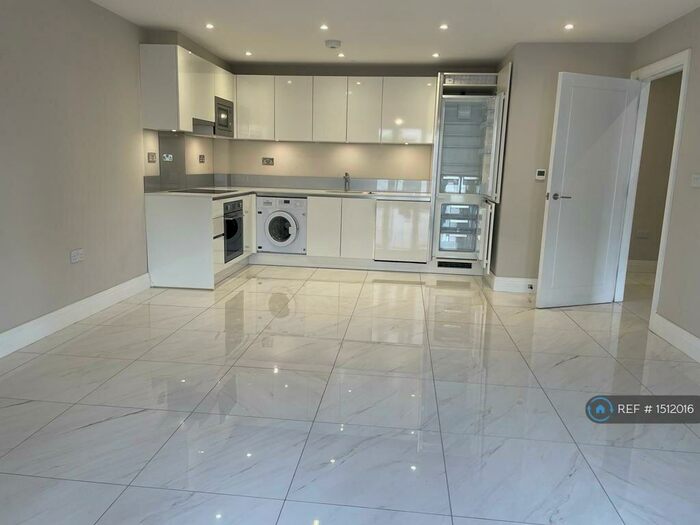 2 Bedroom Flat To Rent In Gordon Road, High Wycombe, HP13