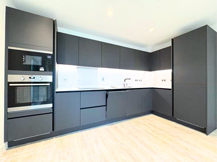 2 Bedroom Flat To Rent In Pavana Square, Brentford, TW8