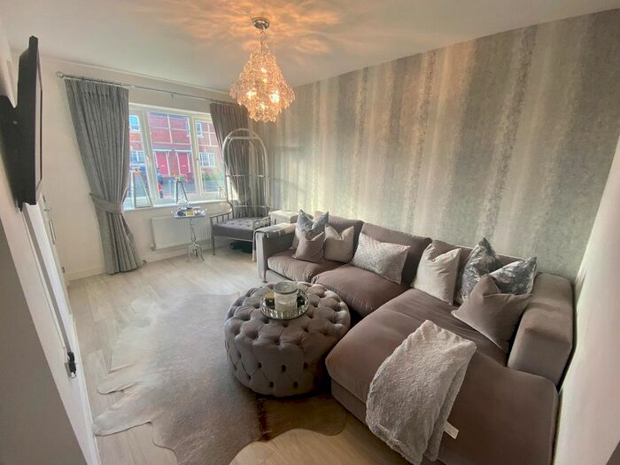 2 Bedroom Semi-Detached House To Rent In Hopkins Road, Warwick, CV34